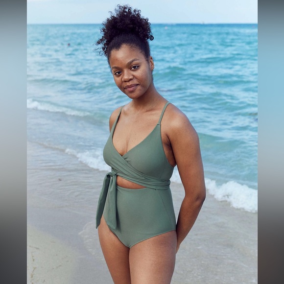 aerie Other - Aerie one piece swimsuit large long full coverage arm green NEW